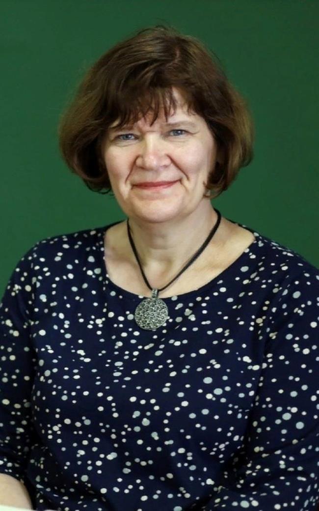 Мария Казимировна - репетитор по физике