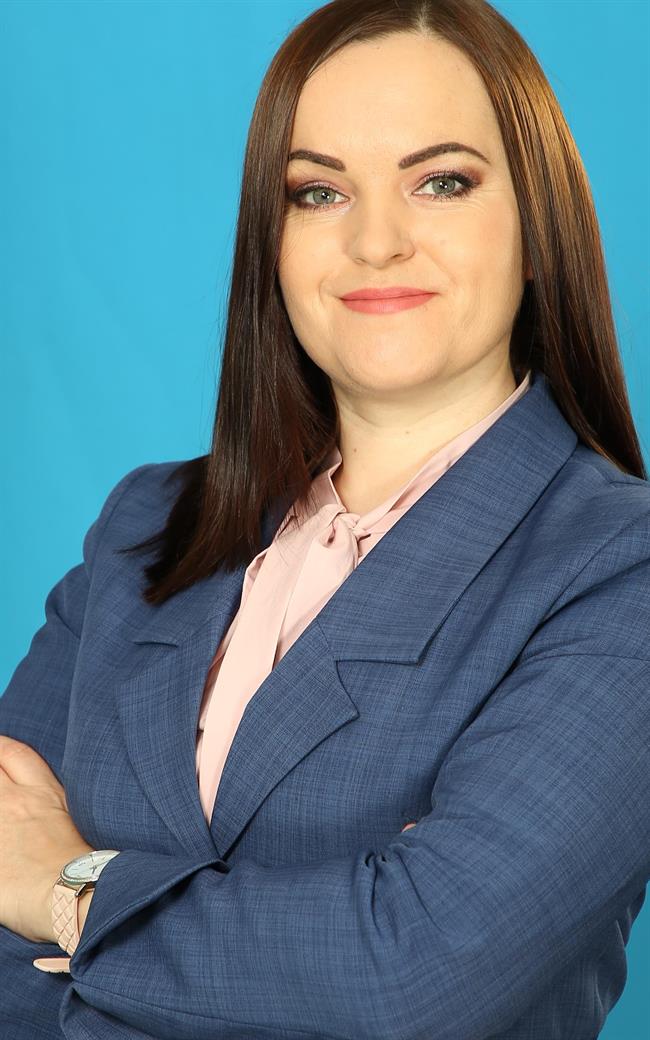 Елена Николаевна - репетитор по обществознанию, истории и экономике