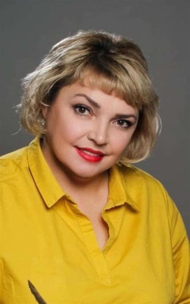 Алена Васильевна - репетитор по предметам начальной школы и подготовке к школе