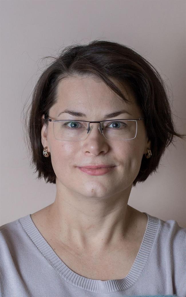 Анна Викторовна - репетитор по английскому языку, другим предметам и предметам начальной школы