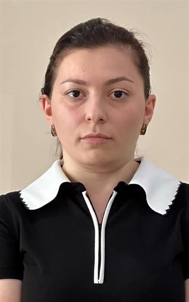 Камила Гусейновна - репетитор по химии