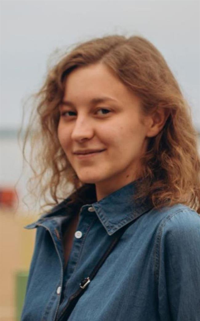 Дарья Васильевна - репетитор по английскому языку, физике, математике и информатике