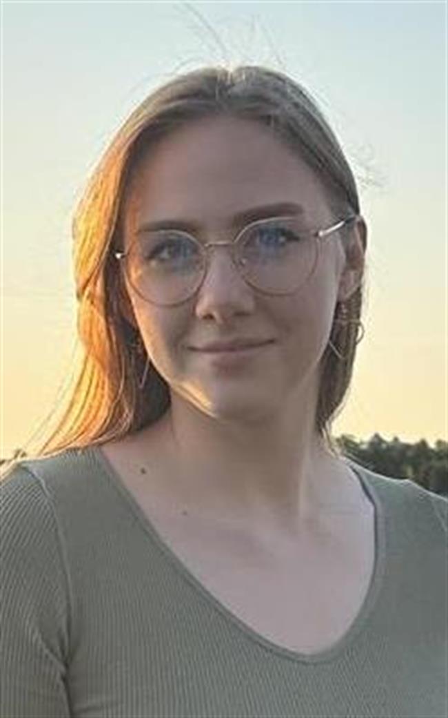 Ксения Андреевна - репетитор по английскому языку, обществознанию, математике и истории