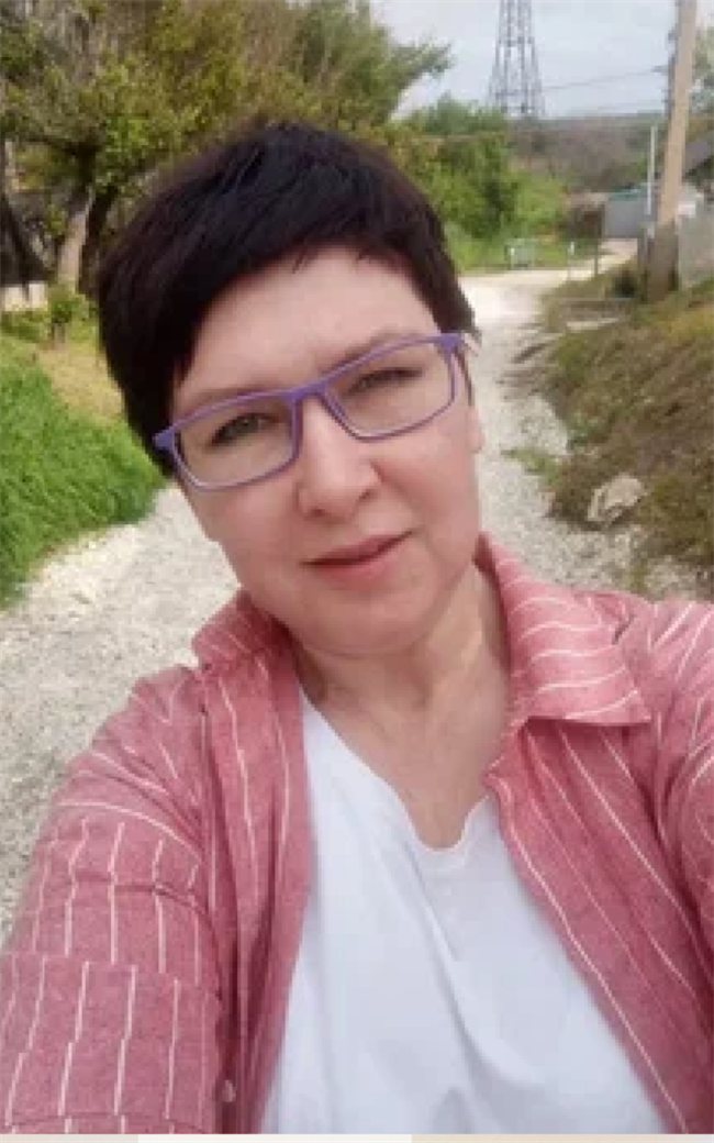 Оксана Владимировна - репетитор по обществознанию и экономике
