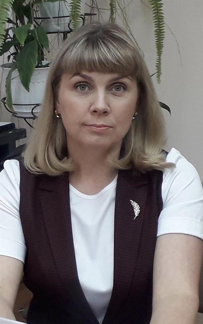 Елена Ивановна - репетитор по подготовке к школе и предметам начальной школы
