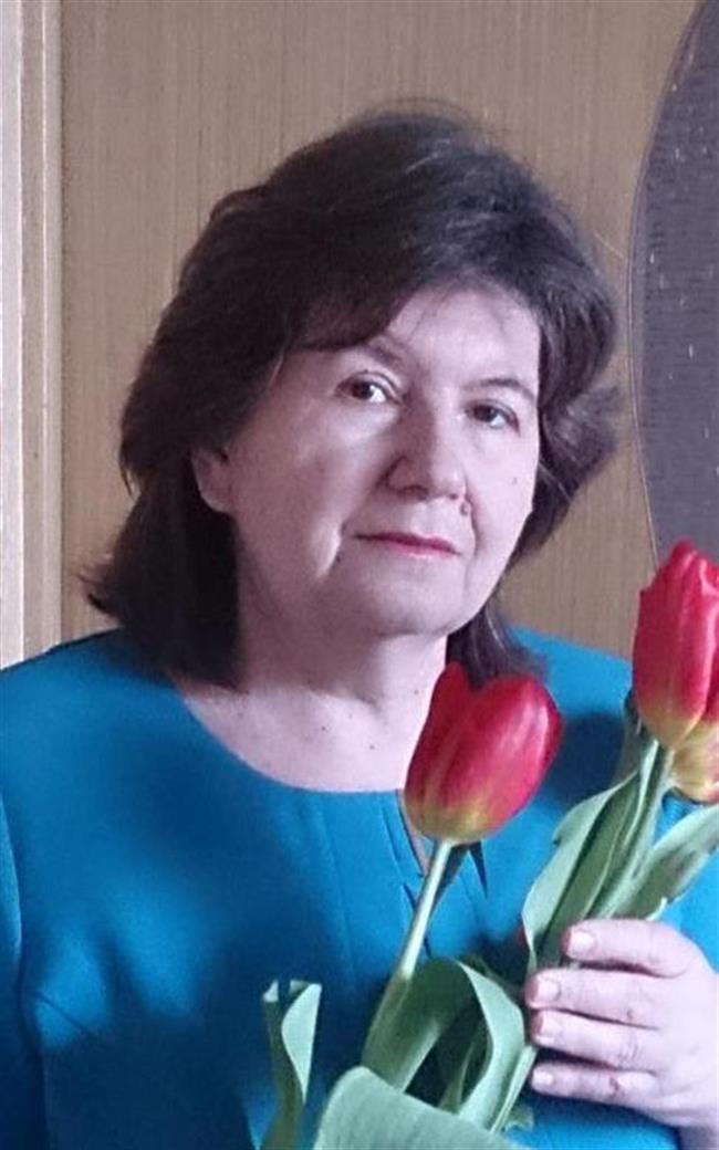 Карина Амиковна - репетитор по предметам начальной школы