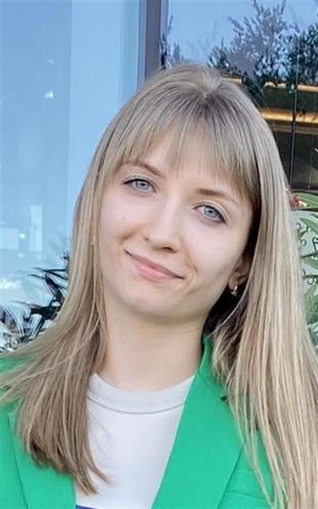 Валерия Витальевна - репетитор по подготовке к школе, предметам начальной школы и русскому языку