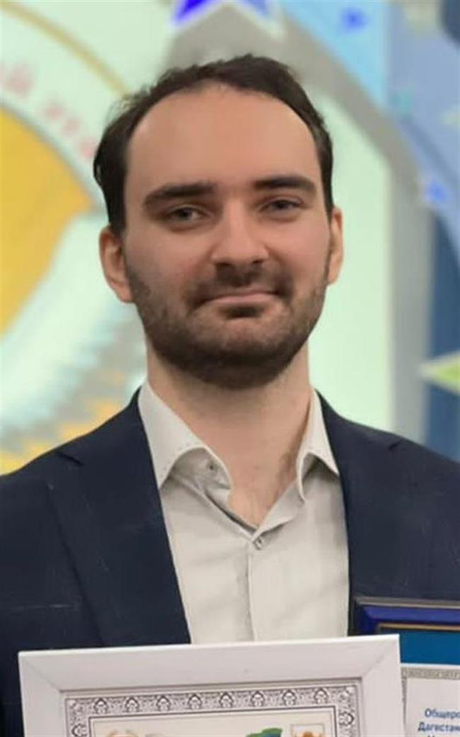 Руслан Зубайруевич - репетитор по обществознанию и истории