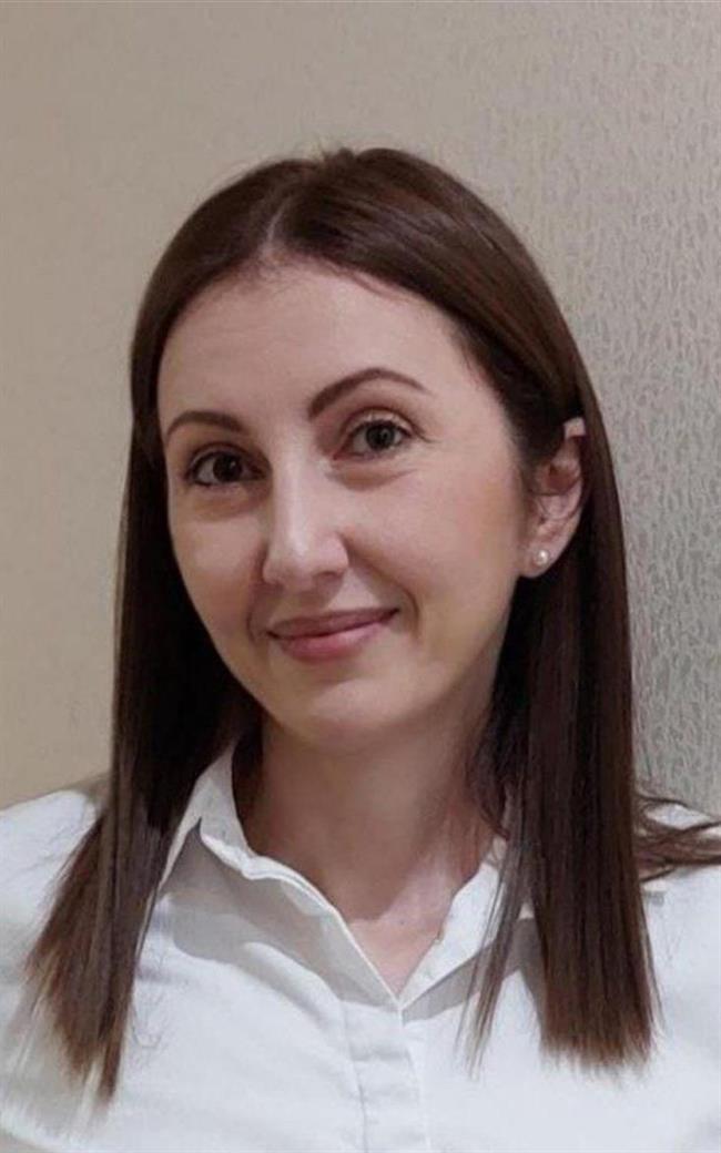 Елена Юрьевна - репетитор по обществознанию, другим предметам, подготовке к школе и предметам начальной школы
