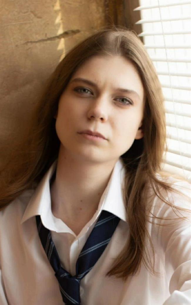 Дарья Евгеньевна - репетитор по английскому языку и обществознанию