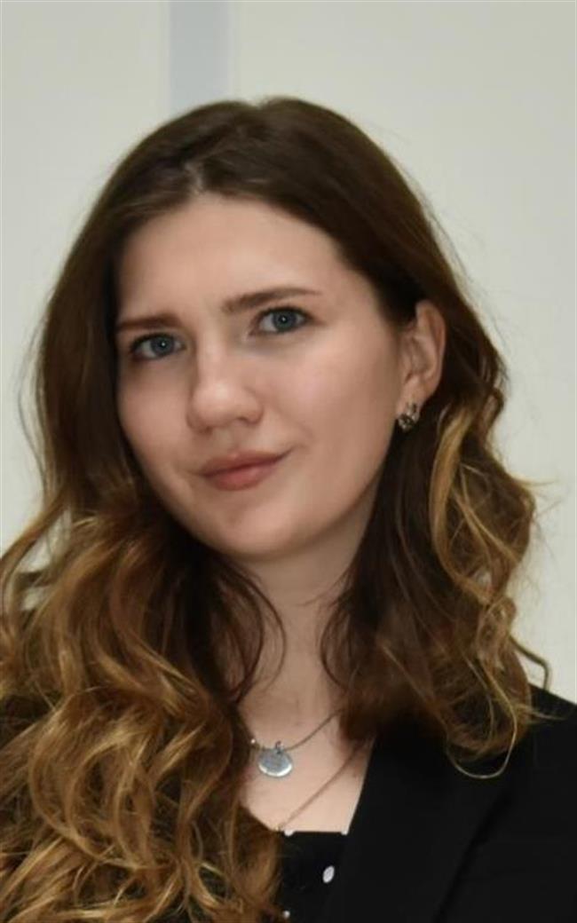 Диана Романовна - репетитор по истории и обществознанию