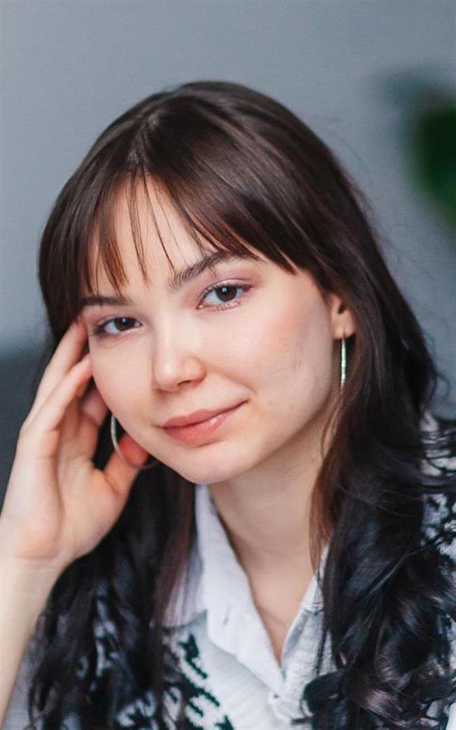 Яна Ринатовна - репетитор по русскому языку