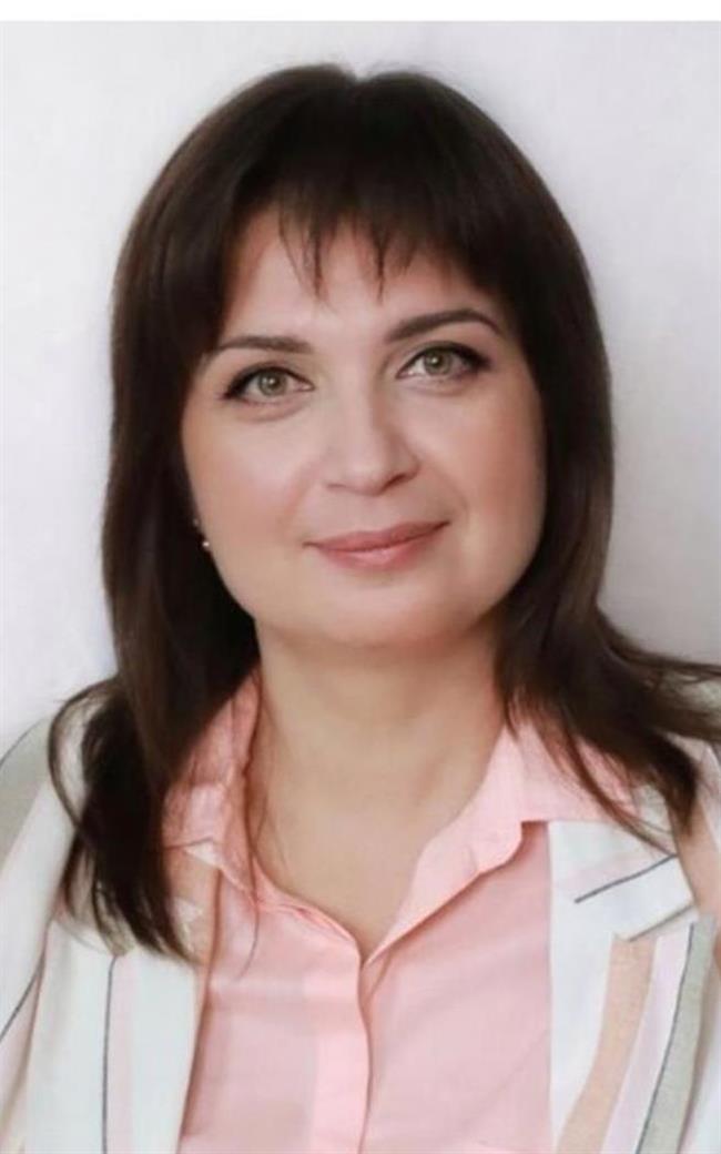 Юлия Александровна - репетитор по английскому языку, русскому языку и литературе