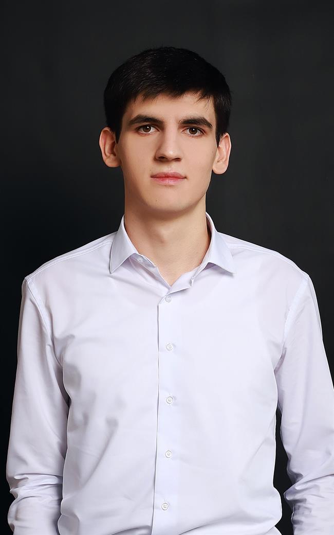 Курчигит Арсланалиевич - репетитор по математике, физике, экономике и русскому языку