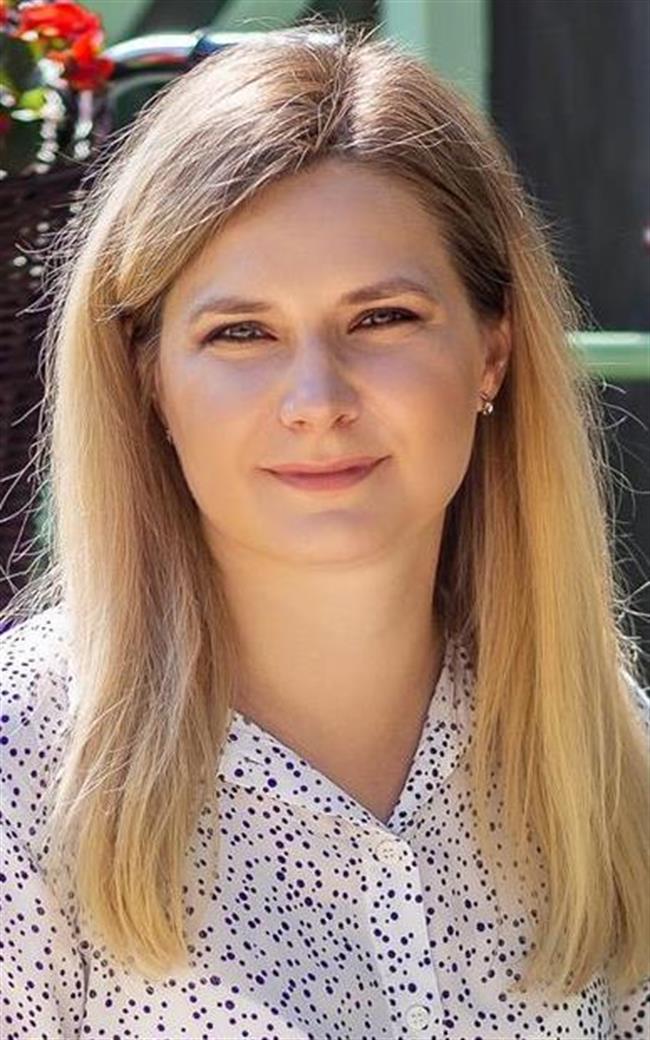 Елена Викторовна - репетитор по обществознанию