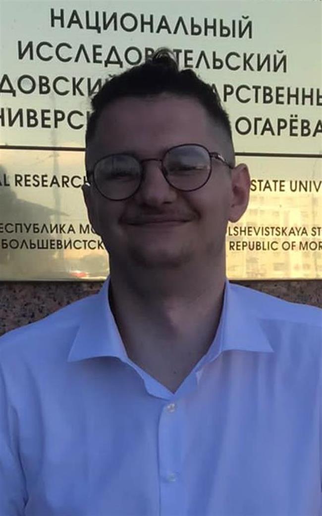 Артем Дмитриевич - репетитор по химии