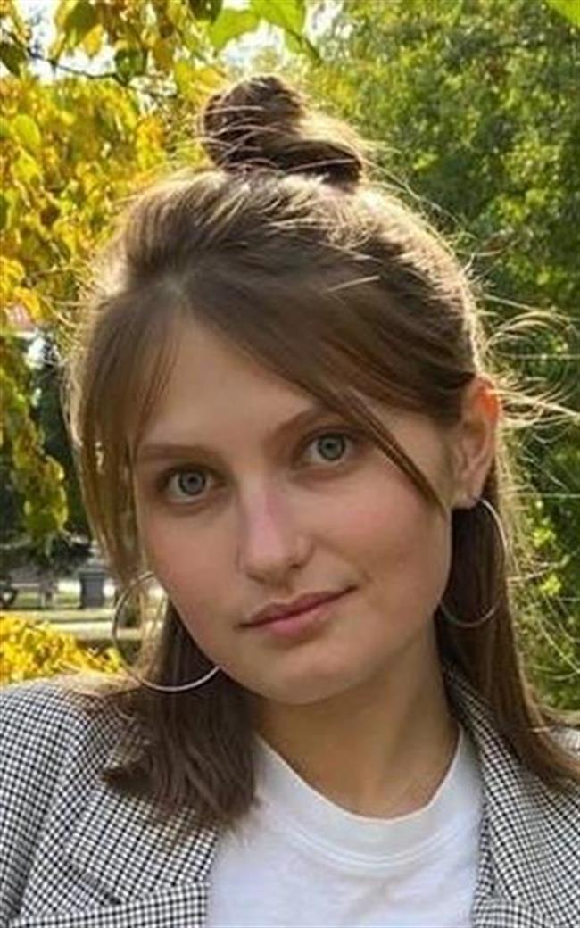 Карина Юрьевна - репетитор по русскому языку, математике, географии и истории