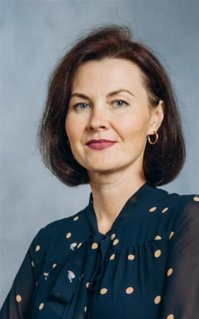 Елена Борисовна - репетитор по химии и биологии