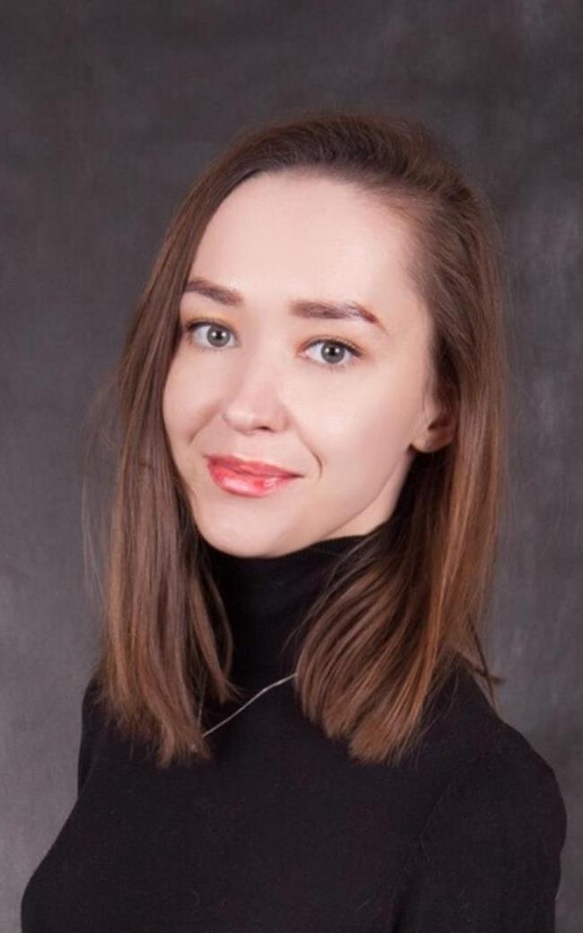 Анна Григорьевна - репетитор по истории и обществознанию