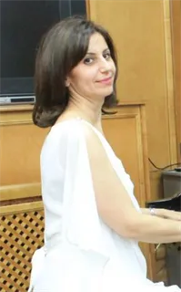 Лаура Фурмановна - репетитор по музыке
