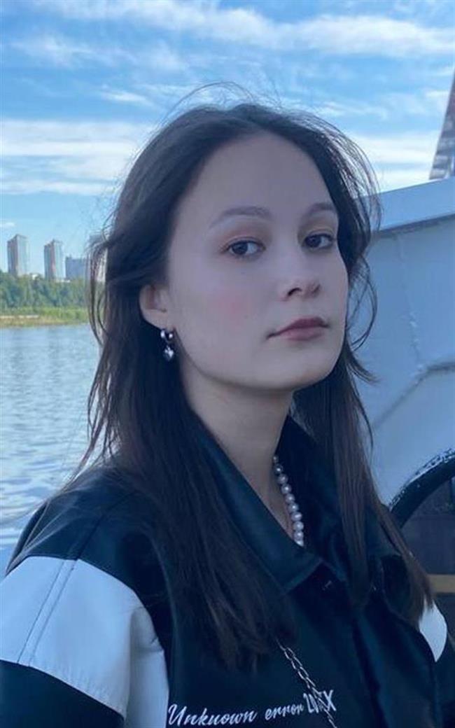 Алиса Максимовна - репетитор по обществознанию