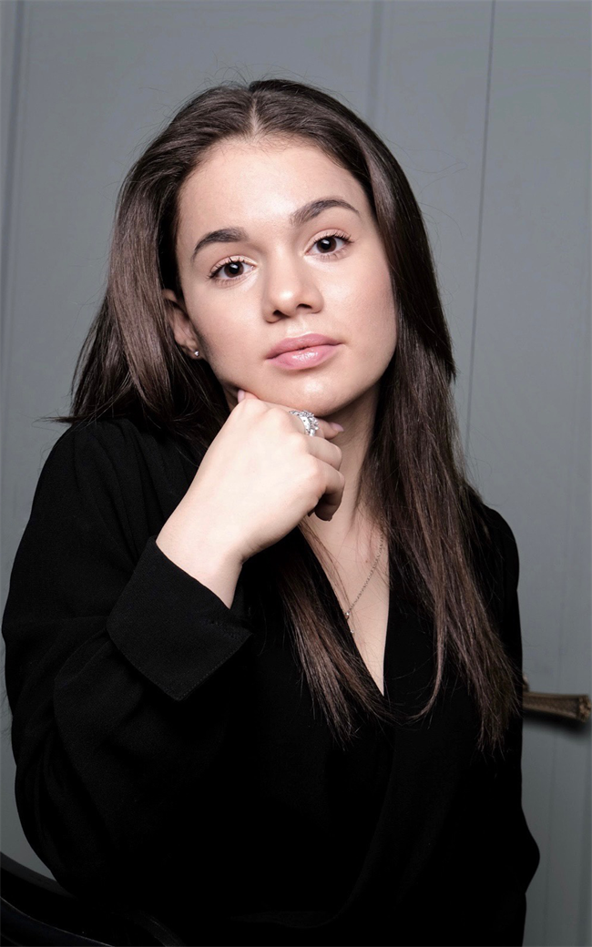 Камилла Борисовна - репетитор по русскому языку, обществознанию, подготовке к школе, предметам начальной школы и коррекции речи