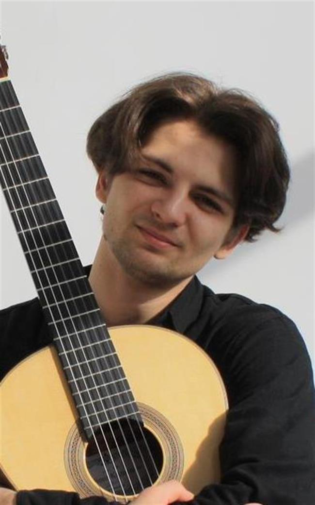 Виталий Владимирович - репетитор по музыке