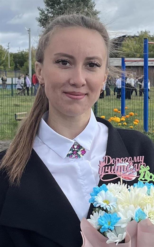 Анна Игоревна - репетитор по предметам начальной школы и подготовке к школе