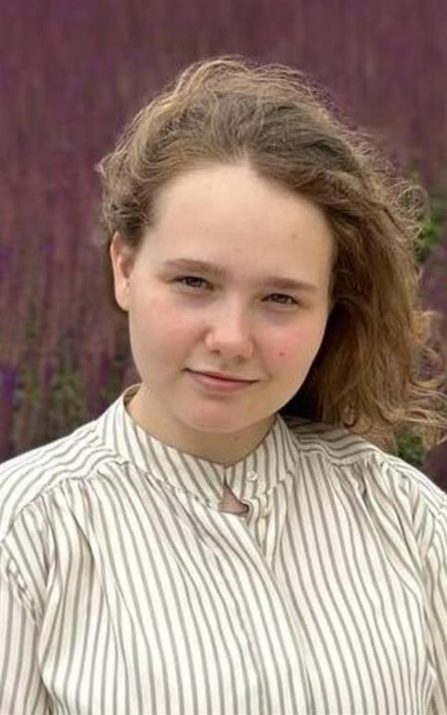 Мария Витальевна - репетитор по предметам начальной школы, английскому языку, русскому языку и истории