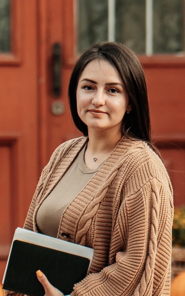 Александра Дмитриевна - репетитор по предметам начальной школы и подготовке к школе