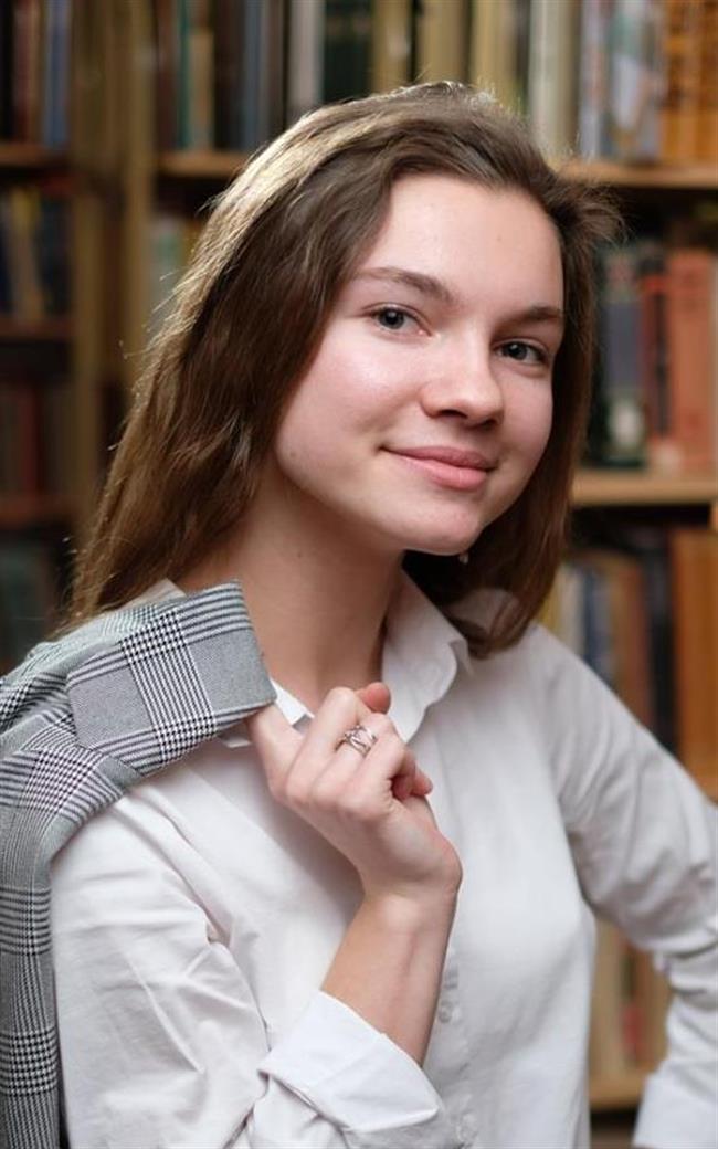 Екатерина Алексеевна - репетитор по английскому языку и предметам начальной школы