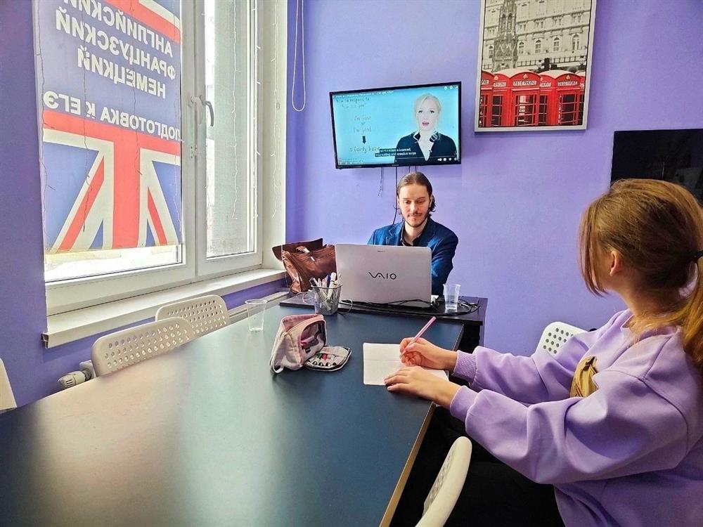 Работа с детьми в языковом центре.