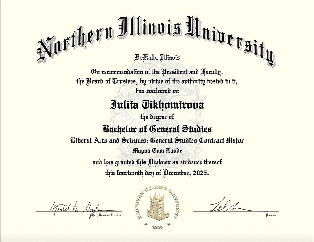 Диплом бакалавра Northern Illinois University (США). Степень: Bachelor of General Studies (Liberal Arts and Sciences, General Studies Contract Major). Обучение полностью на английском языке в международной академической среде. Окончание с отличием (Magna Cum Laude).