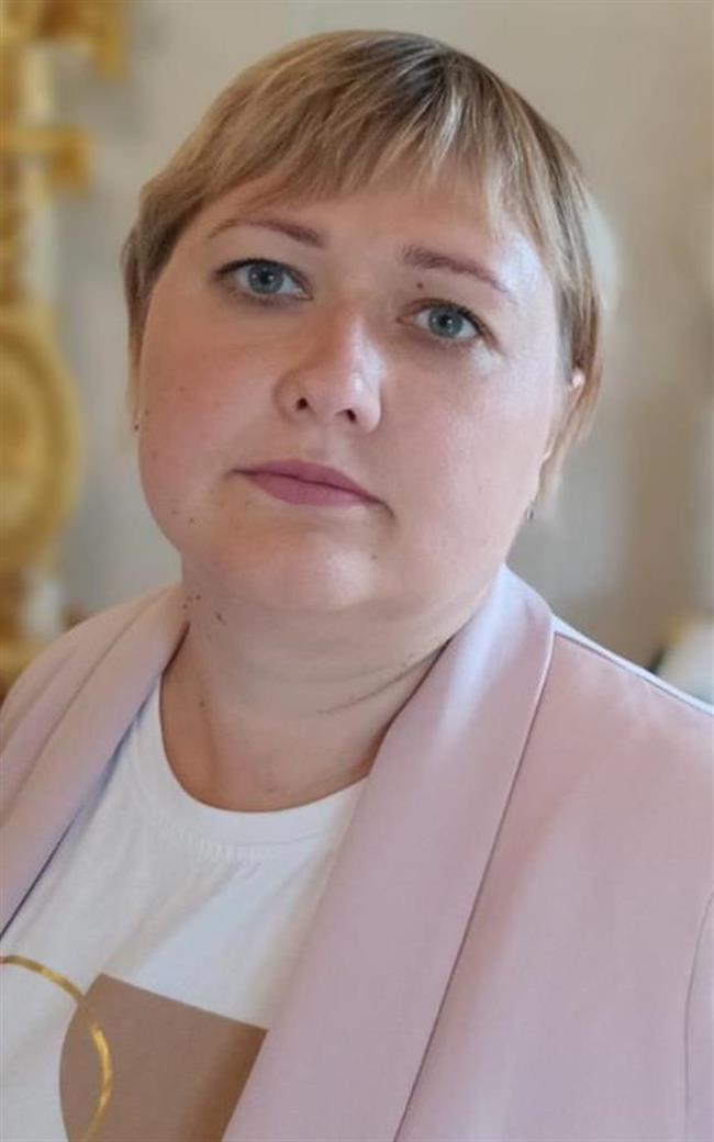 Людмила Николаевна - репетитор по русскому языку и литературе
