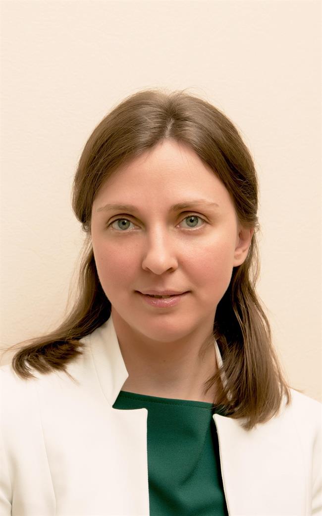 Алена Владимировна - репетитор по подготовке к школе, английскому языку и обществознанию