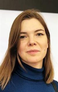Яна Сергеевна - репетитор по русскому языку и обществознанию