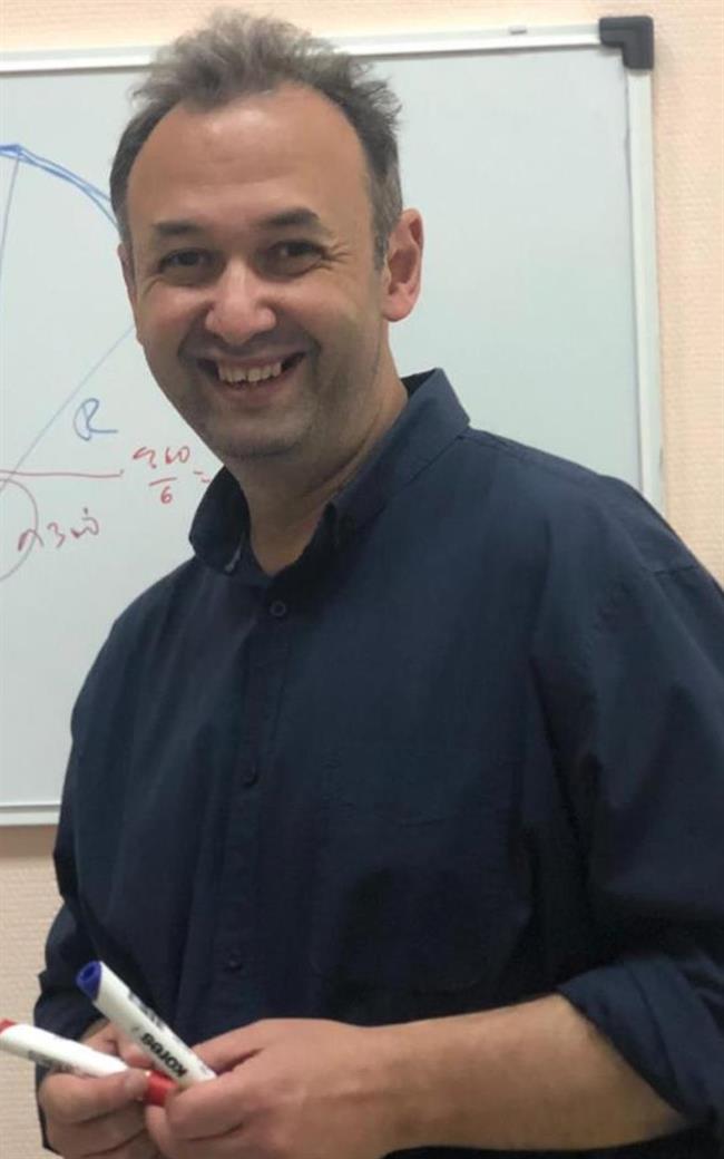 Евгений Артемьевич - репетитор по математике и физике