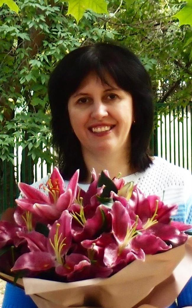 Юлия Николаевна - репетитор по математике, предметам начальной школы, английскому языку и подготовке к школе
