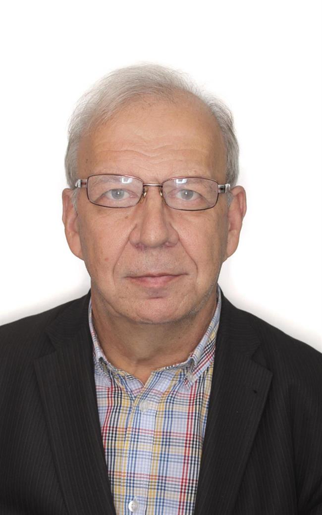 Василий Григорьевич - репетитор по математике, физике и информатике