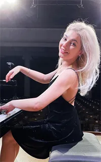 Александра Артуровна - репетитор по музыке