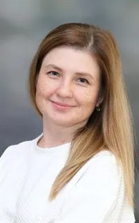 Елена Раисовна - репетитор по химии и биологии