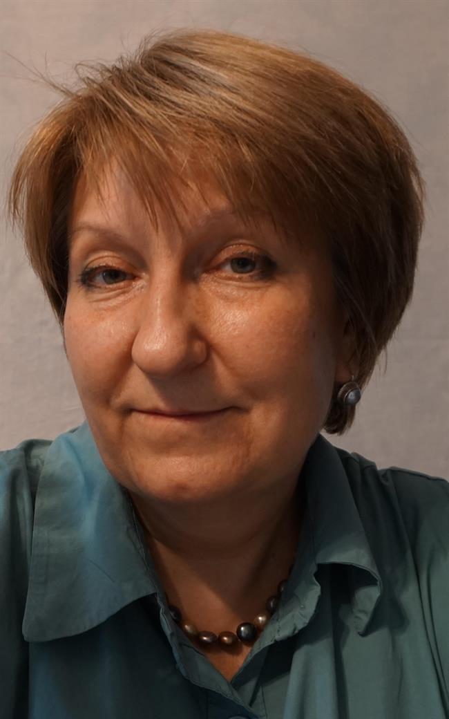 Елена Юрьевна - репетитор по биологии и химии
