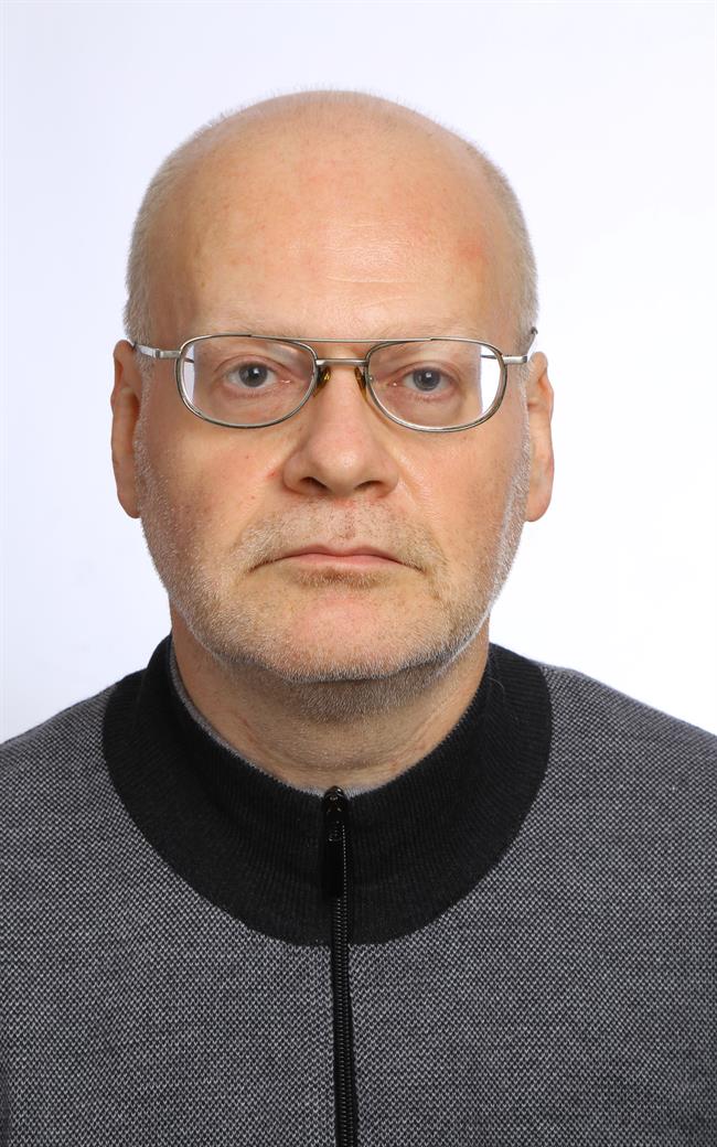 Олег Викторович - репетитор по математике, информатике и физике