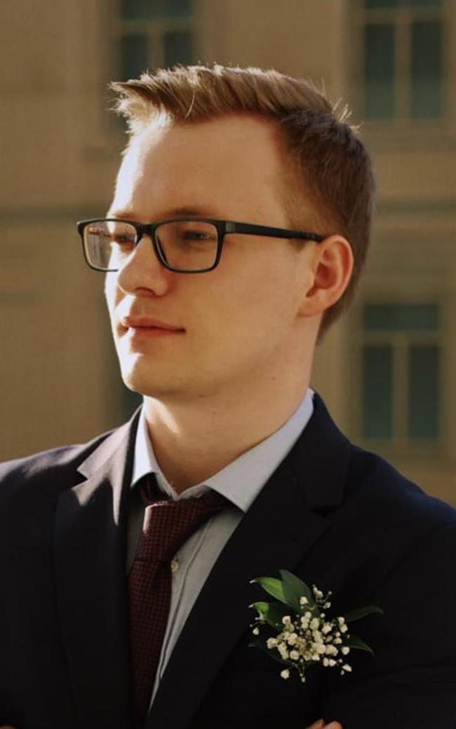 Илья Игоревич - репетитор по информатике