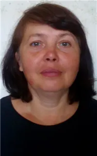 Лариса Юрьевна - репетитор по предметам начальной школы и подготовке к школе