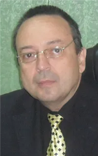 Владимир Леонидович - репетитор по экономике