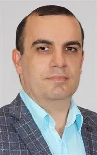 Солтан Фахратдинович - репетитор по истории и обществознанию