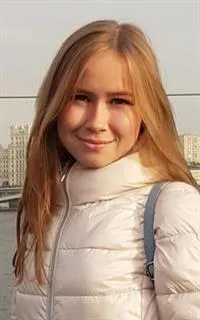 Виктория Андреевна - репетитор по обществознанию и английскому языку