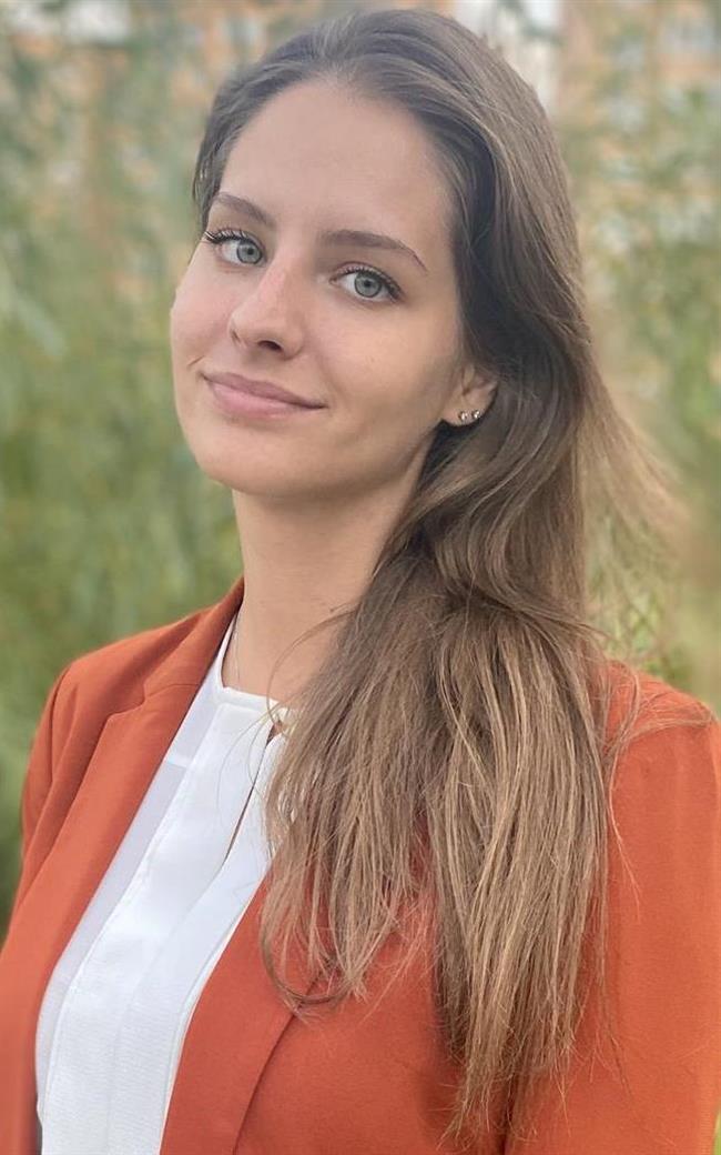 Анна Вячеславовна - репетитор по английскому языку и французскому языку