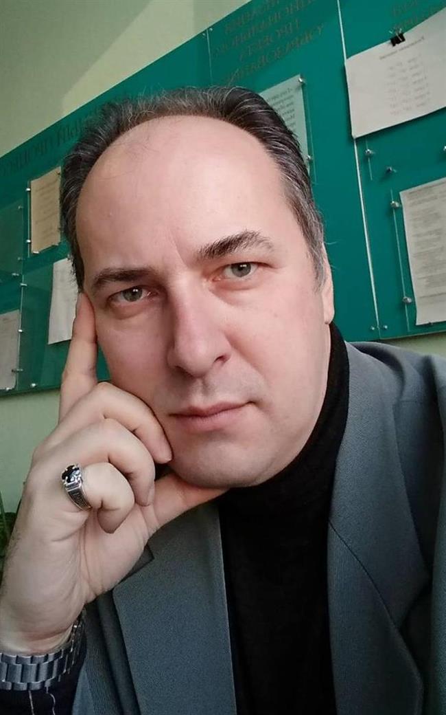 Дмитрий Михайлович - репетитор по русскому языку и литературе